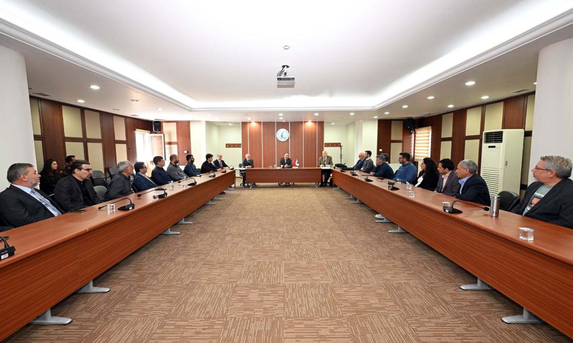 056E99E2 F015 441D 8Bf4 1890Acdf931B