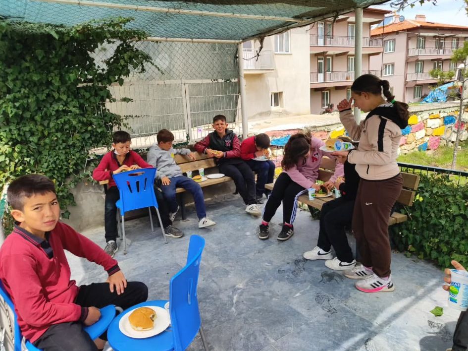 Dce3B428 0008 4A29 8D7F Cc99Ad60C43E