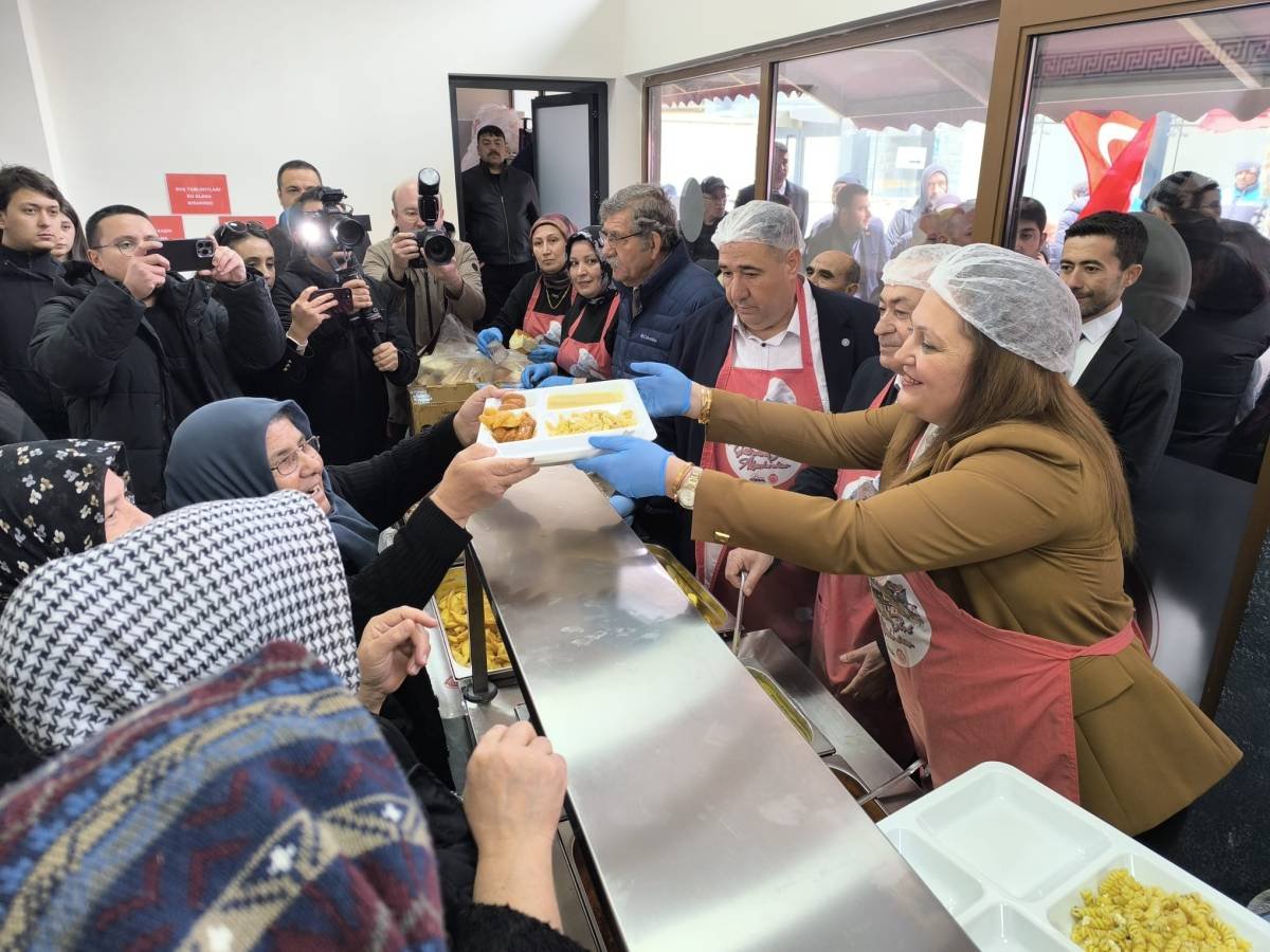 4 Cesit Yemek 100 Lira 8 69Ca6307B2365