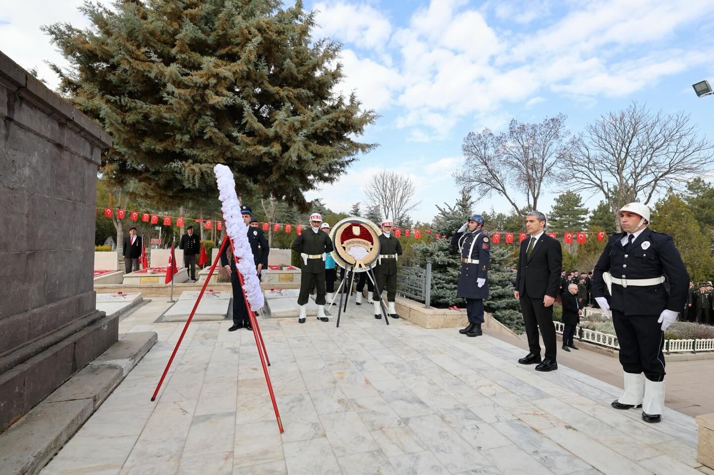 652615409 18315433807253484 3384392977745996996 N