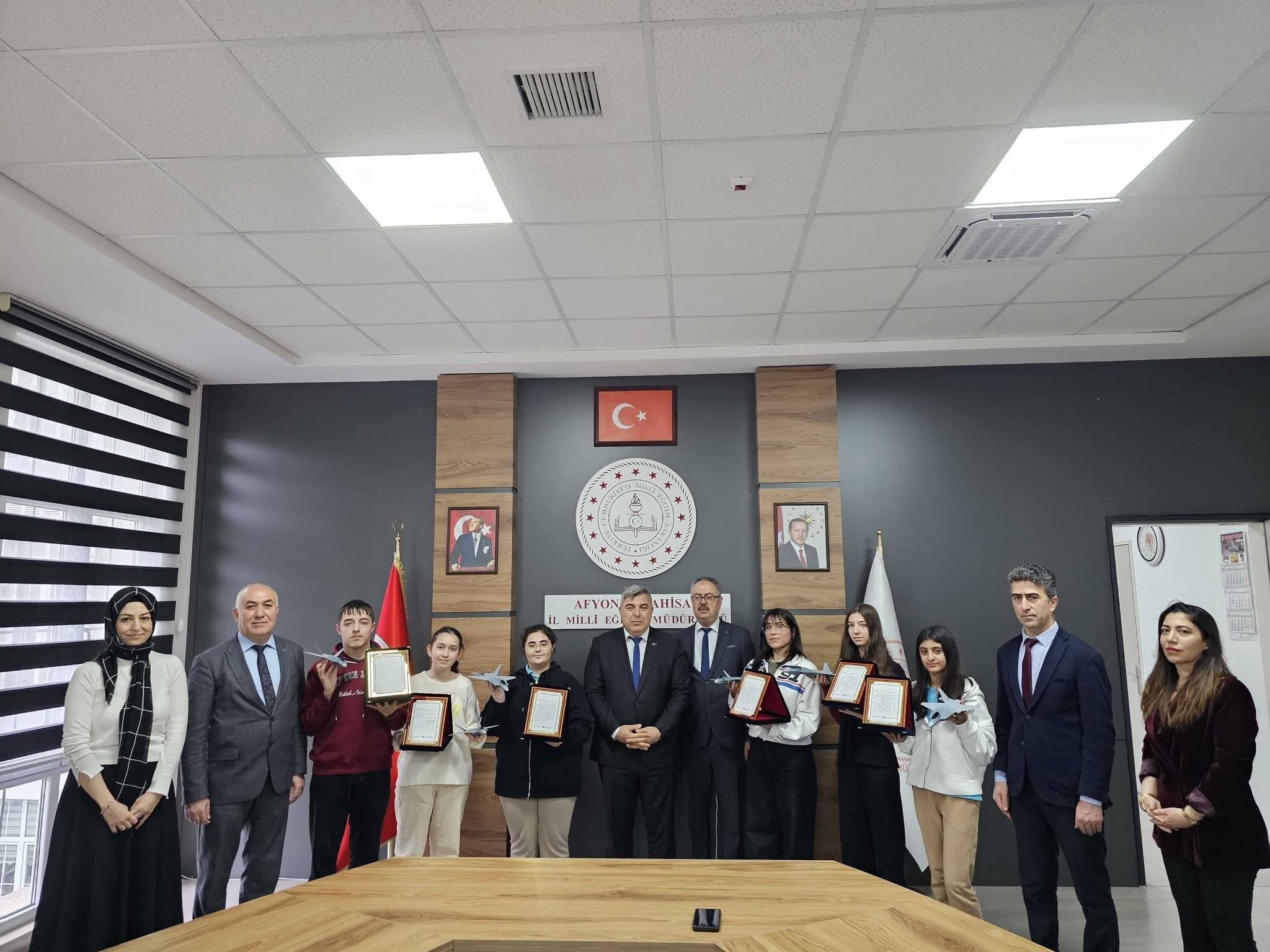 Afyon'da Gençler Savunmayı Sanatla Buluşturdu: Ödüller Sahiplerini Buldu!