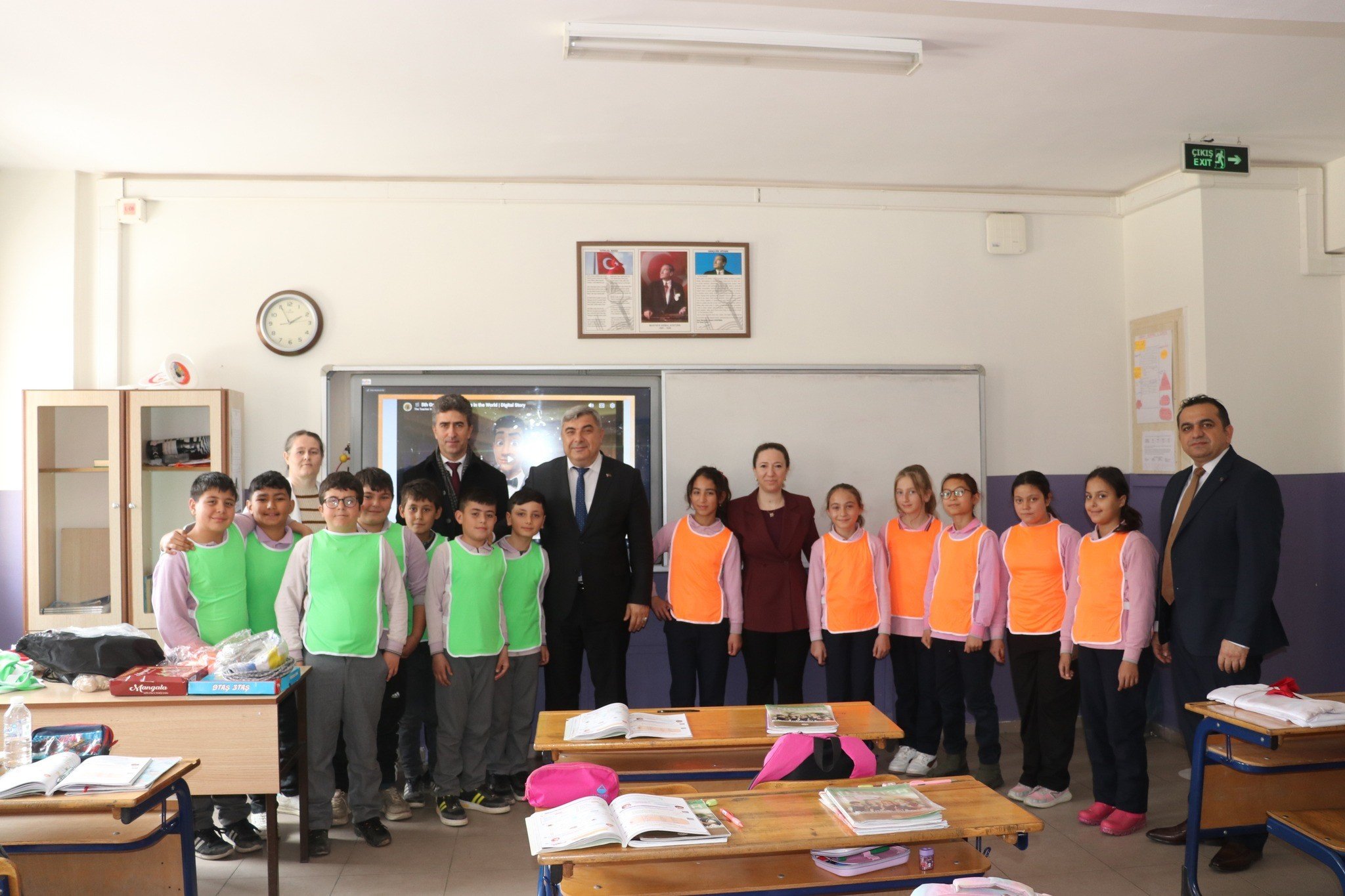 Sünnetci öğrencilerle buluştu! Hayallerini tek tek dinledi, dikkat çeken mesajlar verdi