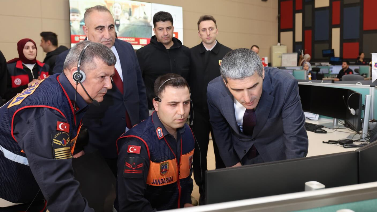 Afyon Valisi Aktaş 112 Acil Çağrı Merkezi’nde! Kritik Denetim Detayları Ortaya Çıktı