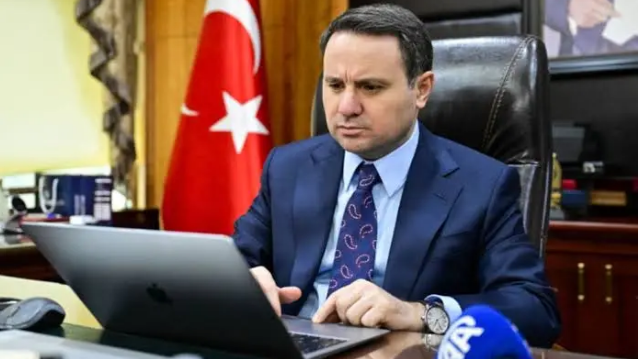 BAKAN GÜRLEK’E TAPU KUMPASINDA İTİRAF GELDİ! "AYŞEGÜL" İSMİNİ VERDİ, 4 KAYIT PAYLAŞTI: İŞTE O SKANDALIN TÜM AYRINTILARI