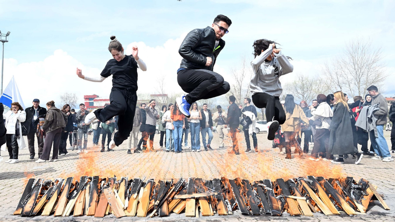 Afyon Kocatepe Üniversitesi’nde Görkemli Şölen: AKÜ'DE NEVRUZ COŞKUSU