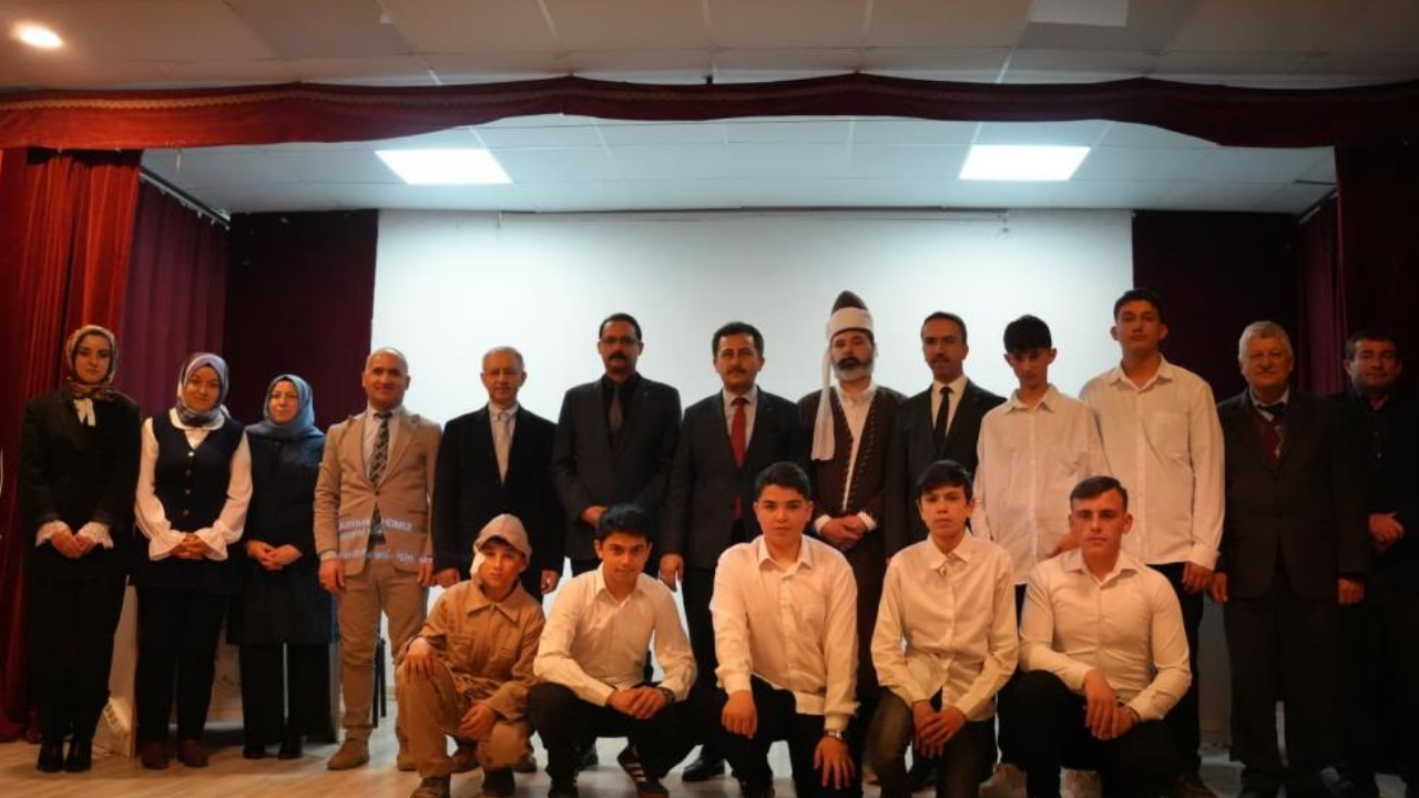 Afyonkarahisar’da Gençler Tarık Buğra’yı Anlattı: Anadolu Mektebi Okumaları Yoğun İlgi Gördü