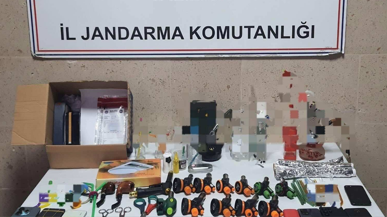 Afyonkarahisar’da Dev Uyuşturucu Operasyonu: Jandarma Baskınıyla Büyük Vurgun Önledi