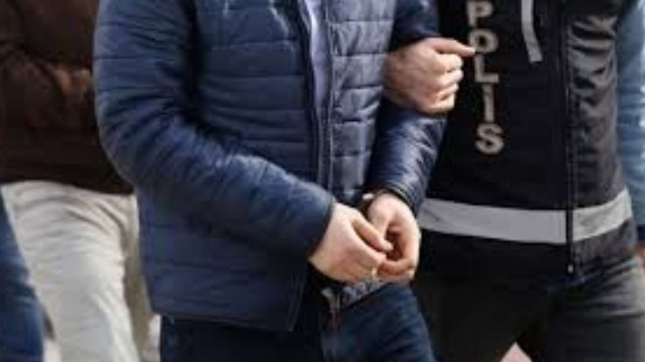 Afyonkarahisar’da Aranan Cinayet Şüphelisi Yakalandı: 9 Yıl Hapis Cezasıyla Cezaevine Teslim Edildi