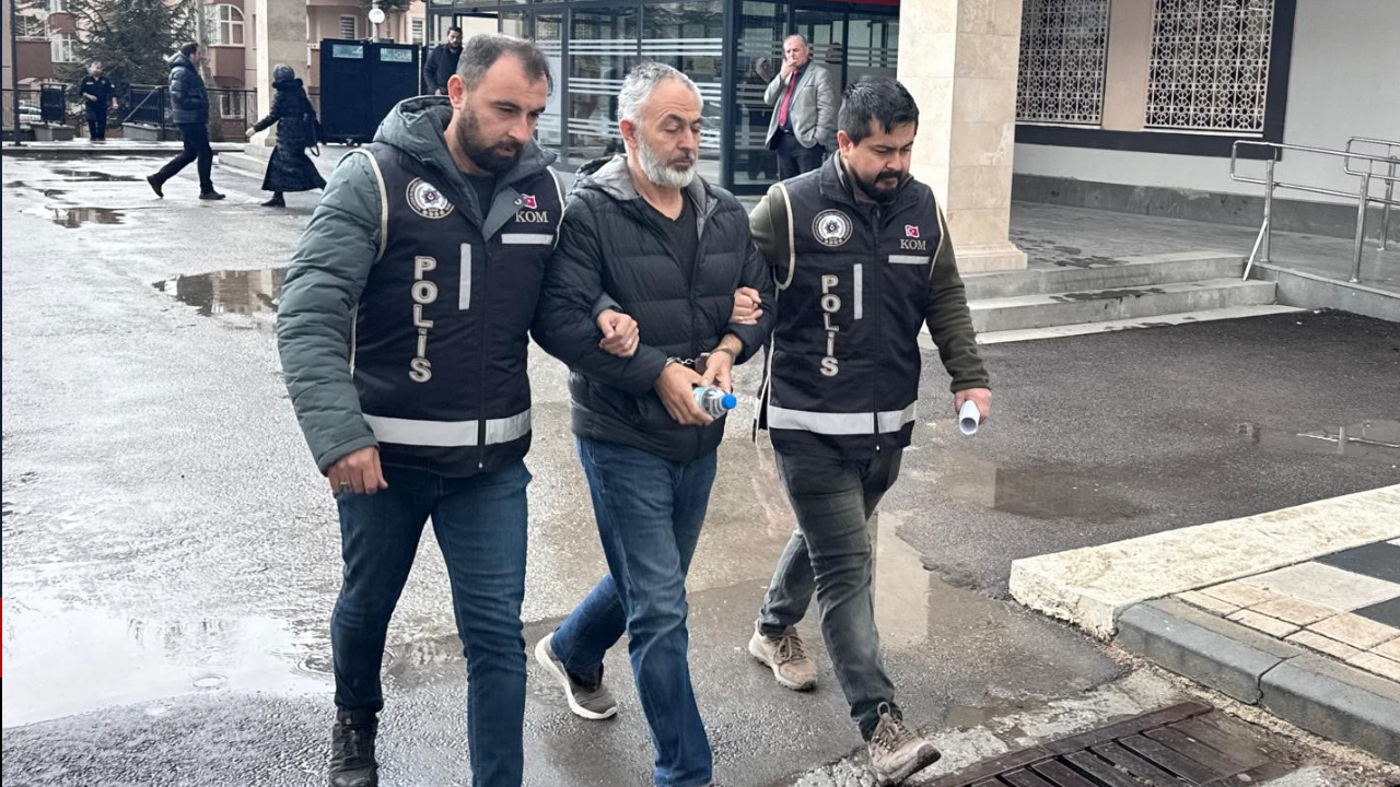 Afyon’da Tapu Müdürü’ne Kelepçe! Bakan’ın Kayıtlarını Sorgulamanın Bedeli Ağır Oldu