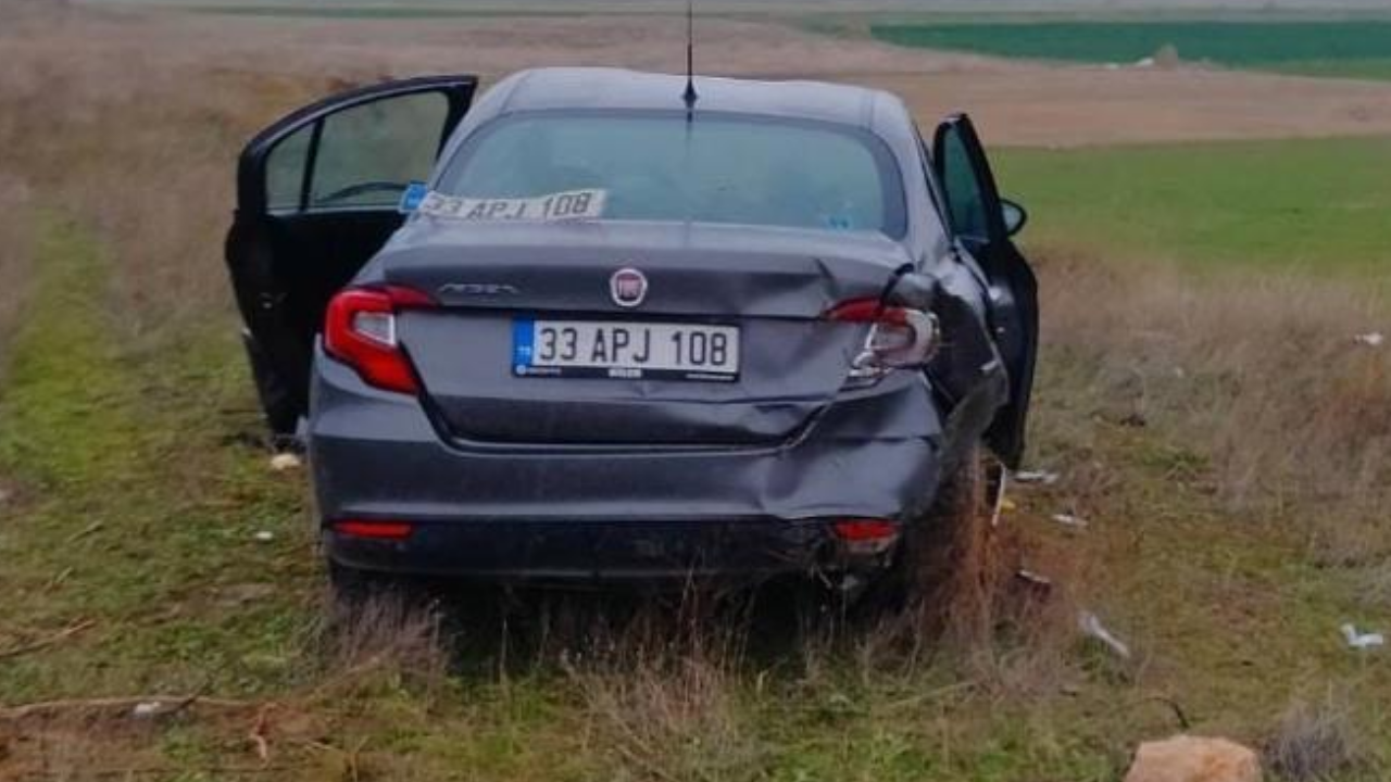 Afyon'da Bariyerlere Çarpıp Tarım Arazisine Giren Otomobilde 5 Kişi Yaralandı