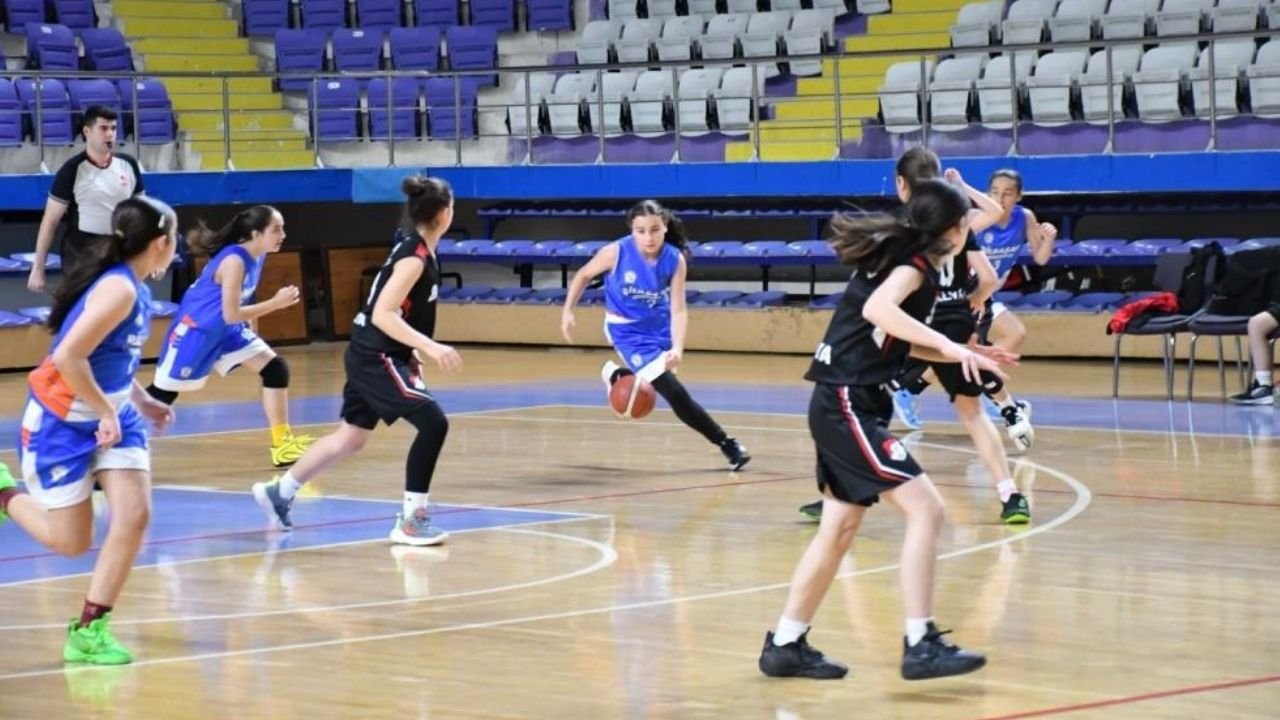 Afyonkarahisar’da küçükler basketbol grup müsabakaları başladı