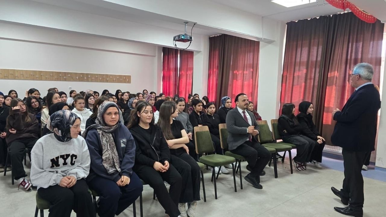 Afyon’da lisede yapay zeka rüzgarı! Öğrenciler geleceğin teknolojileriyle buluştu