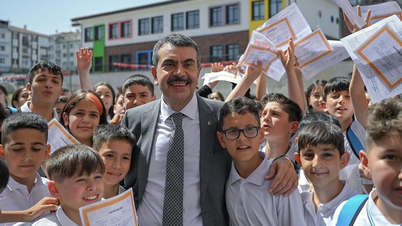 Yusuf Tekin duyurdu: Nisan ayında okullarda yeni dönem... "Maarifin Kalbinde Çocuk" Nedir?