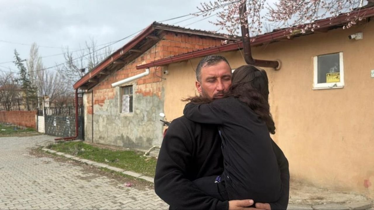 Afyon’da Dehşet Anları! Saldırgan Eşek 5 Yaşındaki Çocuğu Isırıp Tekmeledi