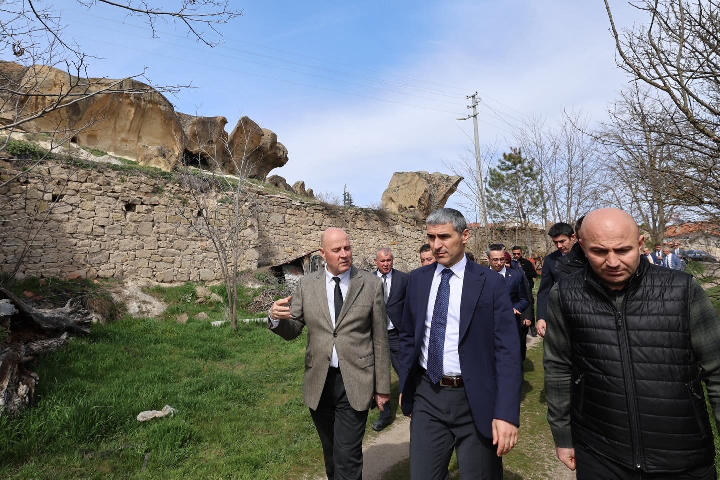 662472002 18319466272253484 4248225173607619358 N