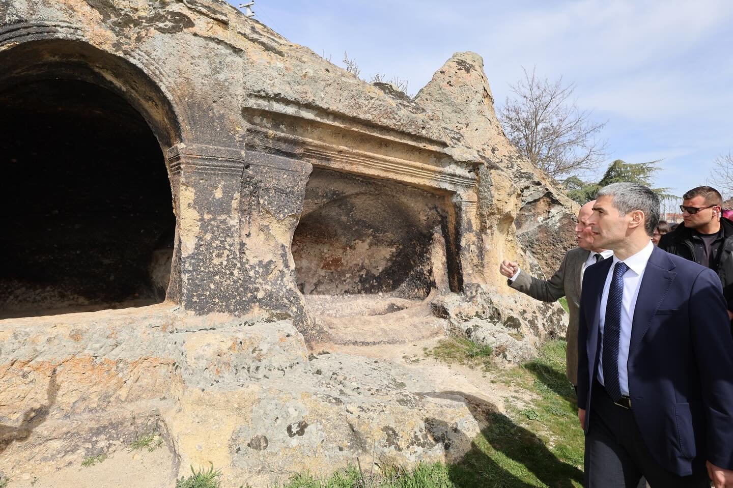 670553917 18319466299253484 2520172423619148831 N