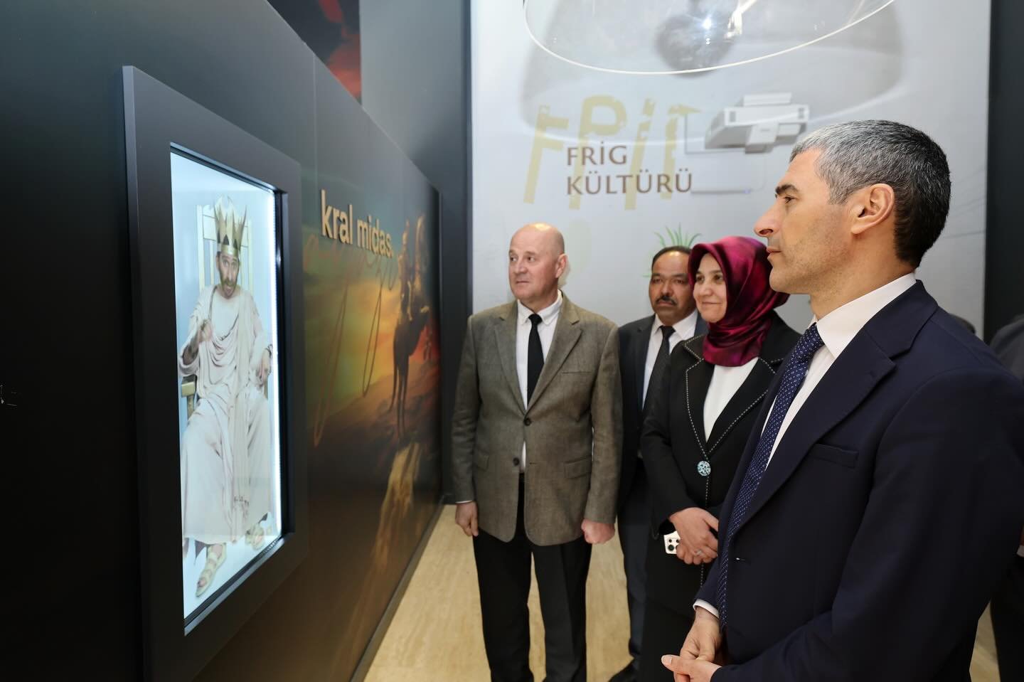 671183001 18319466227253484 1459234288182222184 N