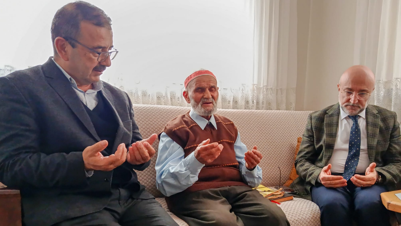 Başkan Şahin’den duygulandıran ziyaretler! Kapı kapı gezdi, dikkat çeken mesaj verdi