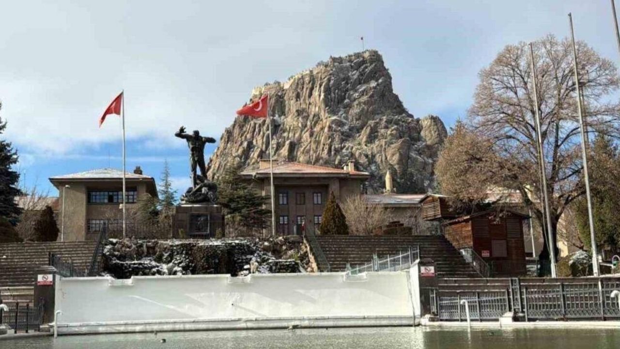 Afyon’da 3 Nisan hava durumu: Sıcaklık düşüyor, yağış bekleniyor