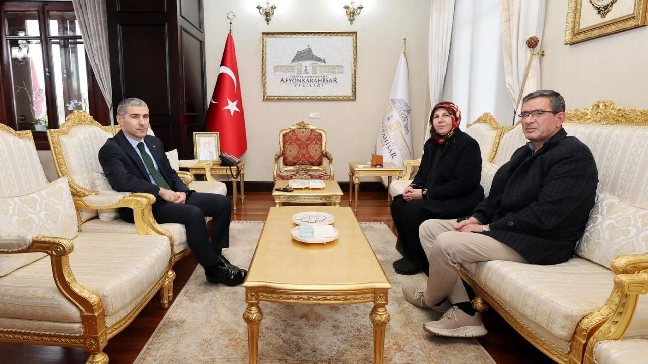 Afyonkarahisar Valiliği’nde Anlamlı Ziyaret: Vali Dr. Naci Aktaş, Afyonkarahisarlı Şehit Ailelerini Ağırladı