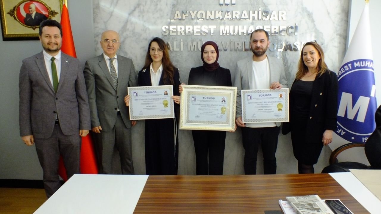 Afyon’da yeni mali müşavirler ruhsatlarına kavuştu