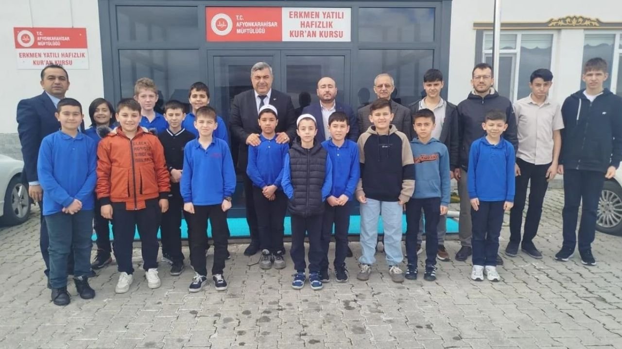 Afyonkarahisar hafızlık yarışması birincilerine özel tebrik: Müdür Sünnetci birincileri ziyaret etti