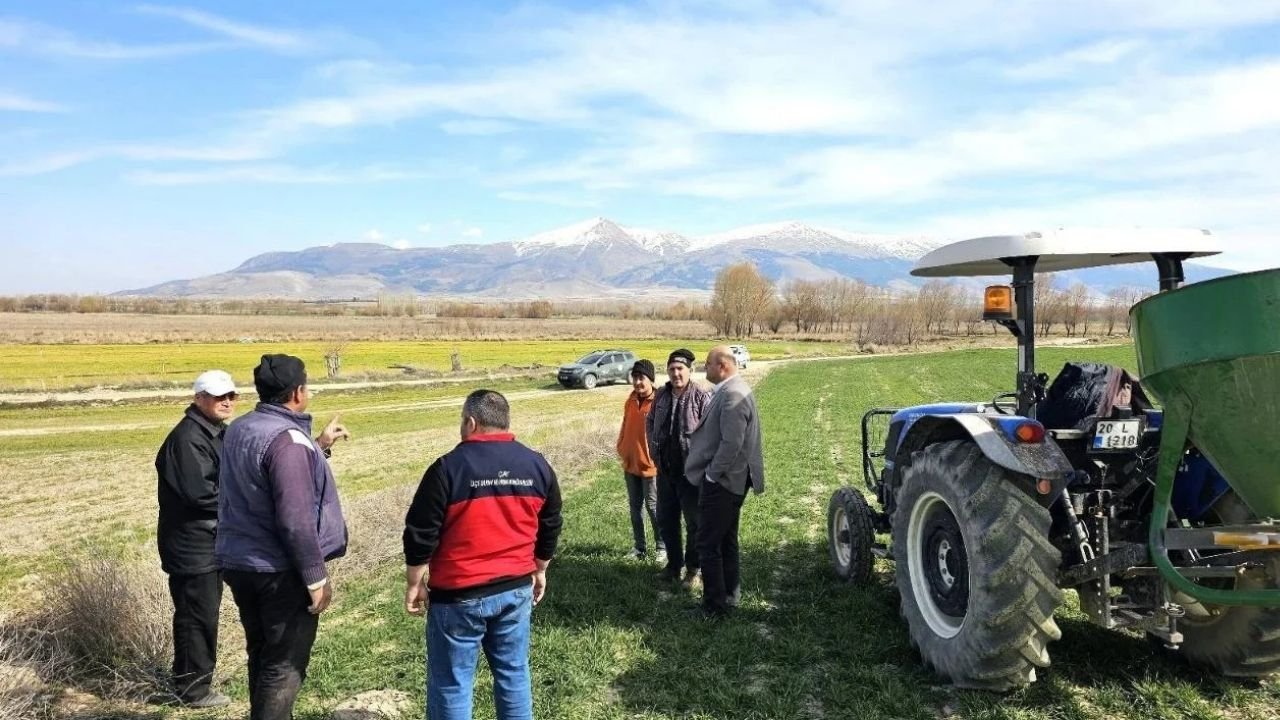 Afyonkarahisar’da hububat ve haşhaş tarlaları yakından takip ediliyor