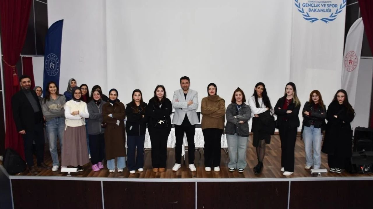 Afyonkarahisar'da “Maziden Atiye… Beklenen Sensin” konferansına yoğun ilgi