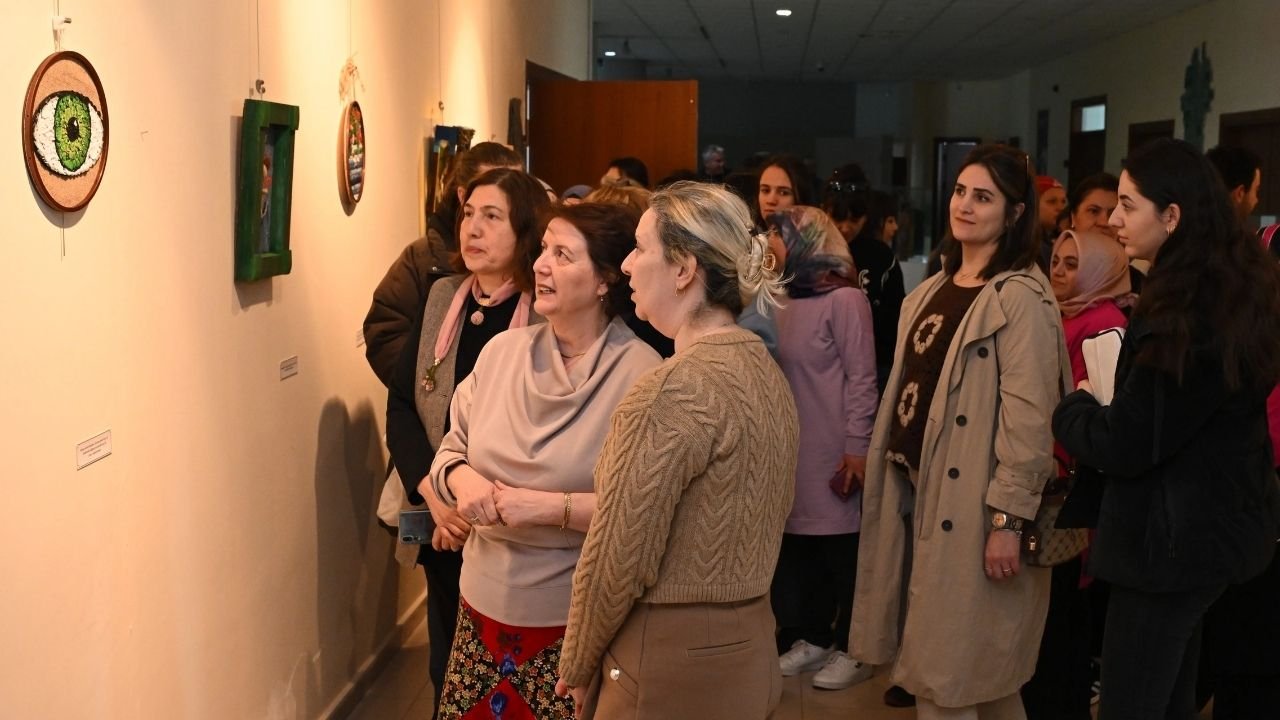 AKÜ GSF'de iki farklı sergiyle sanat rüzgarı esti