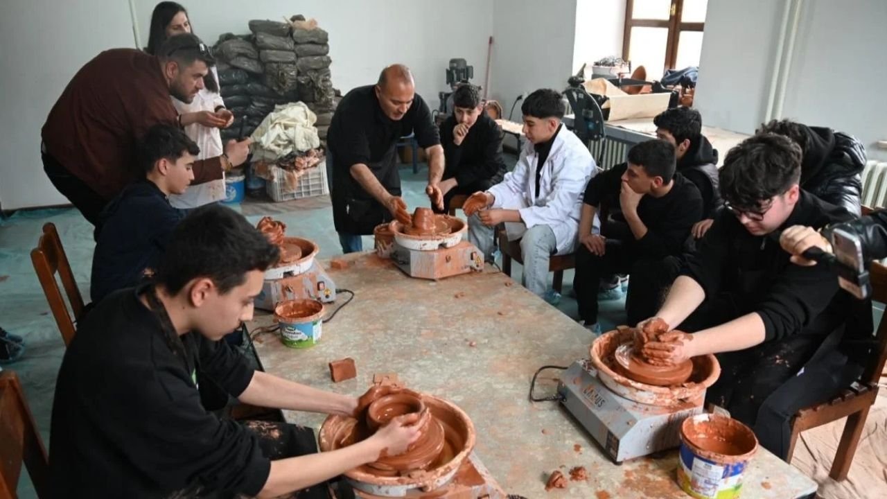 Emirdağ MTAL öğrencileri çömlek atölyesinde deneyim kazandı