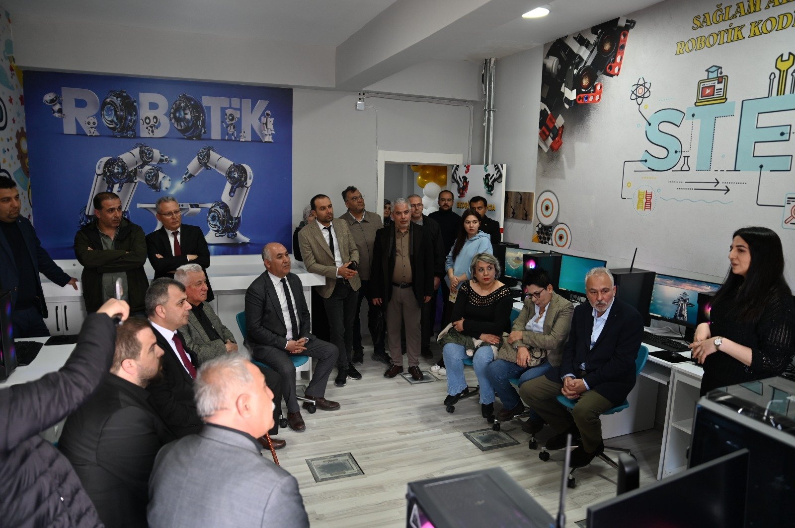 Emirdağ’da Bir İlk Daha Robotik Kodlama Atölyesi Hizmete Açıldı (3)