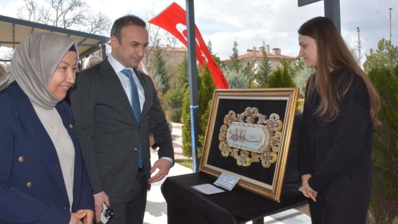 İscehisar’da el emeği eserler sergiyle buluştu