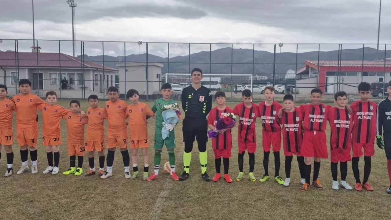 Susuz Belediye Spor - Bolvadin Termal Spor maçında anlamlı görüntü