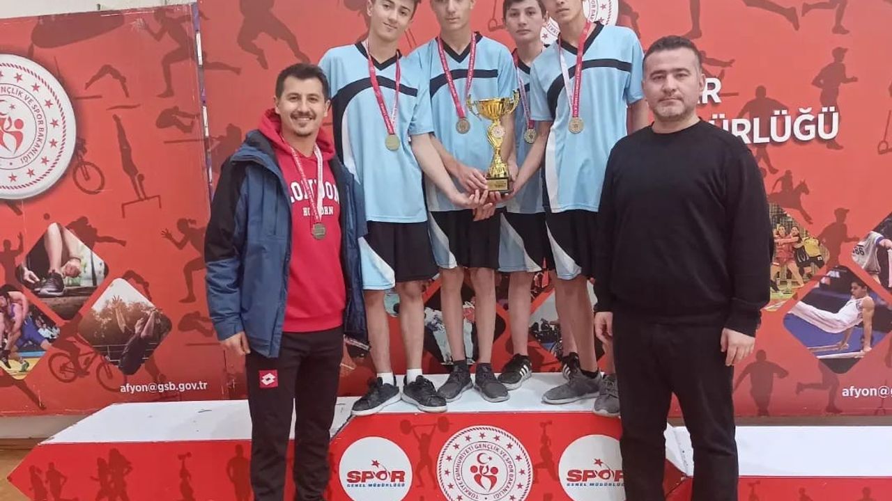 İhsaniye Anadolu Lisesi turnuvada istediği başarıyı yakaladı