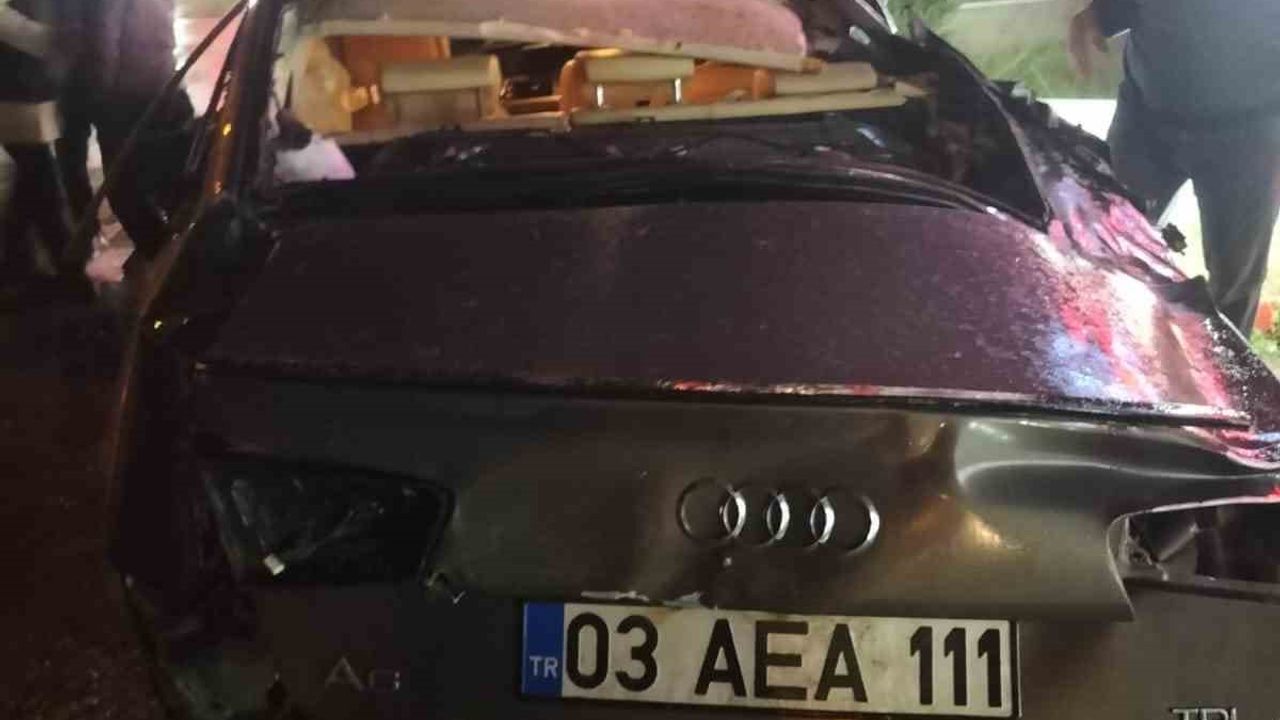Tıra Çarpan Otomobil Sürücüsü Hayatını Kaybetti