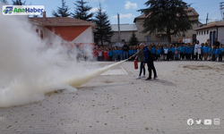 AFAD’DAN İLKOKUL ÖĞRENCİLERİNE YÖNELİK DEPREM VE YANGIN TATBİKATI