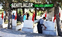 Şehitlikler Onlara Emanet !