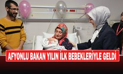 Afyonlu Bakan Yılın İlk Bebekleriyle Geldi