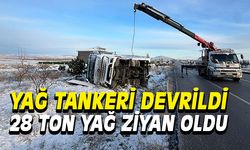 Afyonkarahisar'da yağ tankeri devrildi