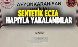 Üzerlerinde sentetik ecza hapı ile yakalandılar 