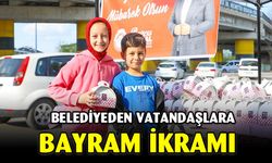 Belediye Kabir Ziyaretinde Bulunan Vatandaşlara İkramda Bulundu