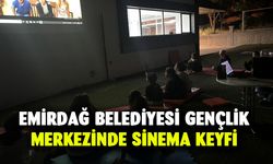 Emirdağ Belediyesi gençlik merkezinde sinema keyfi