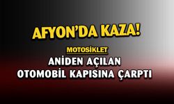 Aniden açılan otomobil kapısına çarptılar