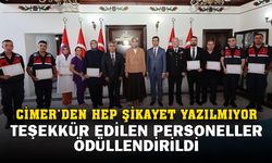 Vali Yiğitbaşı teşekkür edilen kamu personeline başarı belgesi takdim etti