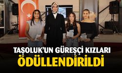 Taşoluk'un Güreşçi Kızları Ödüllendirildi