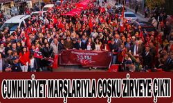 CUMHURİYET MARŞLARIYLA COŞKU ZİRVEYE ÇIKTI