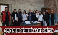 GENÇLER BU OFİSTE BİR ARAYA GELİYOR