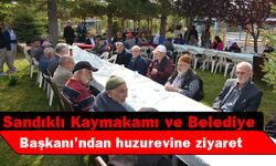 Sandıklı Kaymakamı ve Belediye Başkanı’ndan huzurevine ziyaret