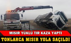 Mısır yüklü tırın devrildiği kazada büyük çapta madde hasar meydana geldi