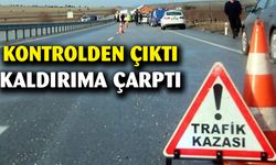 Kaldırıma çarpan otomobilde 3 kişi yaralandı